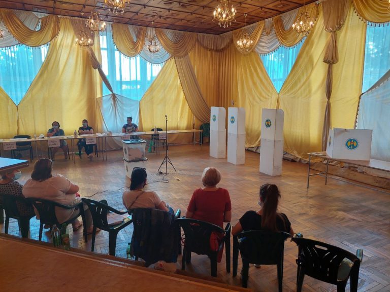 Явка к 15:30. Более 800 000 тысяч человек вышли проголосовать на парламентские выборы