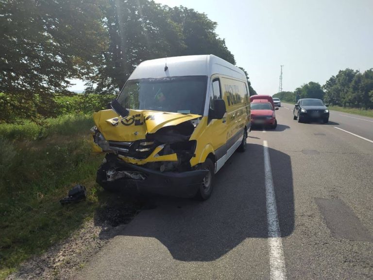 (ФОТО) Серьёзное ДТП на трассе в Оргееве: есть пострадавшие