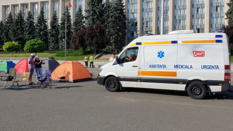 В результате голодовки мужчина был доставлен в больницу. Член PRM потерял сознание во время акции протеста 