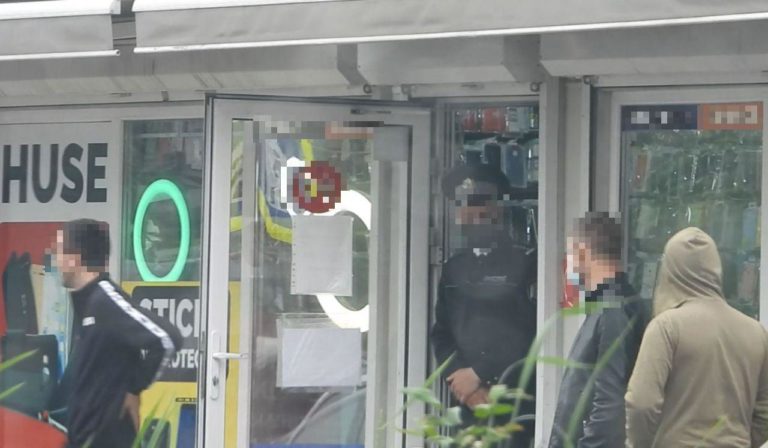 500 леев в месяц в обмен на покровительство. На рынке «Calea Basarabiei» задержан сотрудник полиции