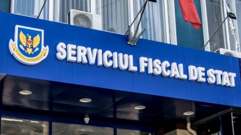 Двоих сотрудниц Государственной налоговой службы подозревают в пассивной коррупции. Одна из них задержана
