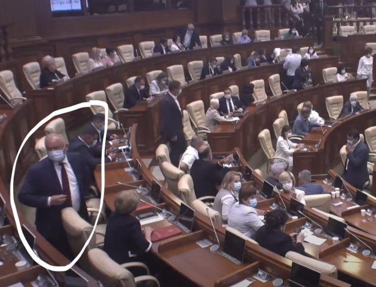 В этот раз не пропустил: Игорь Додон на заседании Парламента