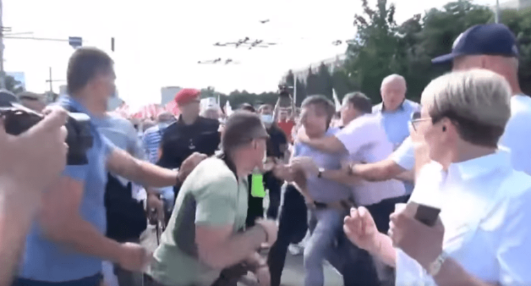 (ВИДЕО) Как Киртоакэ пытался прорваться к Додону и Воронину. Комментарии политиков