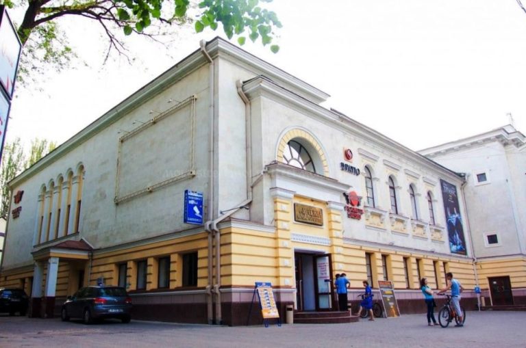 Кинотеатр «Patria» в центре Кишинева выставлен на продажу. Стартовая цена — 80 млн леев