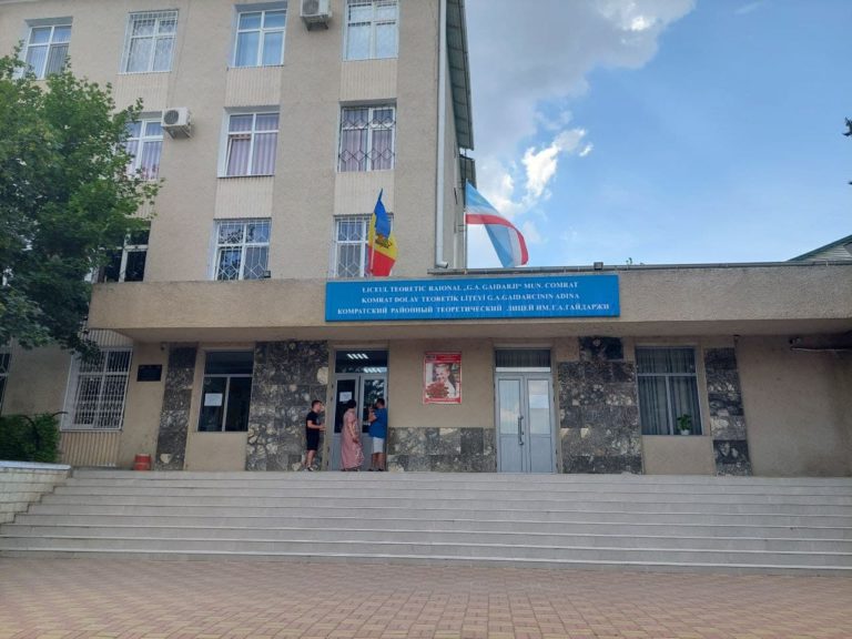 Профиль избирателя: наиболее активными внутри страны были люди в возрасте от 56 до 70 лет
