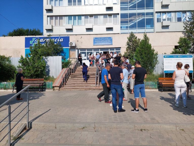Полный курс вакцинации от COVID-19 прошли свыше 490 тысяч человек