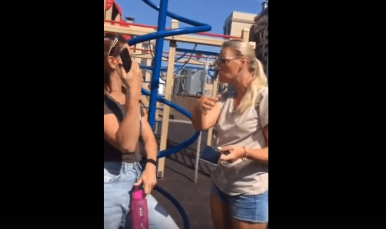 ВИДЕО: «У вас свои должны быть карантины». Женщина выгнала детей с аутизмом с площадки в Санкт-Петербурге