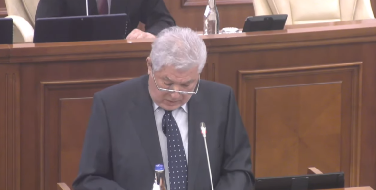 Воронин с трибуны Парламента обратился к депутатам PAS: Не думайте, что мы хотим быть с вами в альянсе