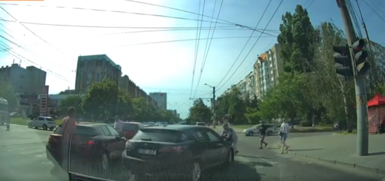 Мужчина, едва не сбивший человека в Кишиневе, из Бессарабки