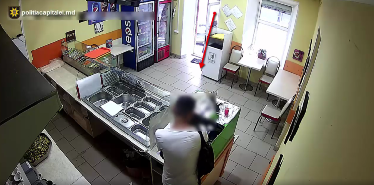 (ВИДЕО) В Кишиневе ограбили кебабную. Камеры все зафиксировали