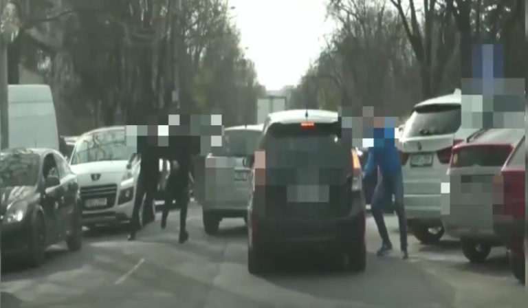 (ВИДЕО) Полиция нашла в Кишиневе склад наркотиков более чем на 6 млн леев. Задержаны 12 человек