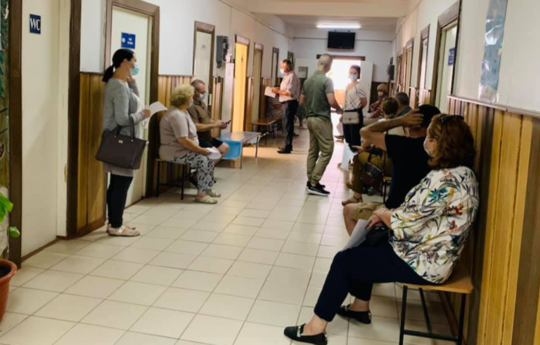(ФОТО) В Яловенах проходит марафон вакцинации. Доступны пять видов сыворотки