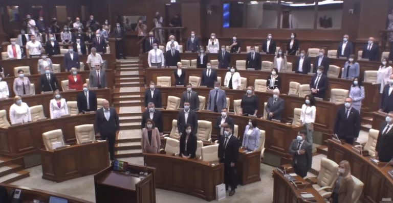 Началось заседание Парламента 11 созыва. Сколько депутатов присутствуют?