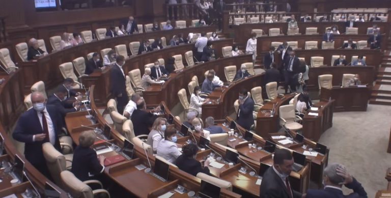 Один вице-спикер парламента от PAS и один от BeCS. Кто они
