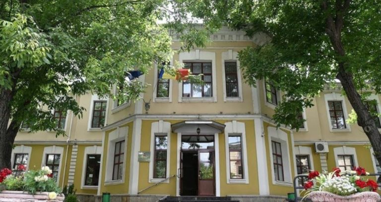 В столице на Алее выдающихся врачей и ученых установят бюст профессора Константина Эцко. Когда пройдет мероприятие