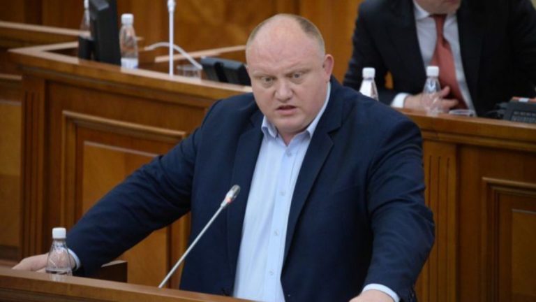 Социалисты выдвинули вотум недоверия министру юстиции Литвиненко