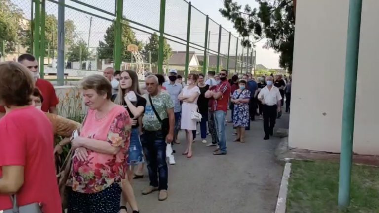Явка на досрочных парламентских выборах в Молдове на 18:00 составила 36,80%