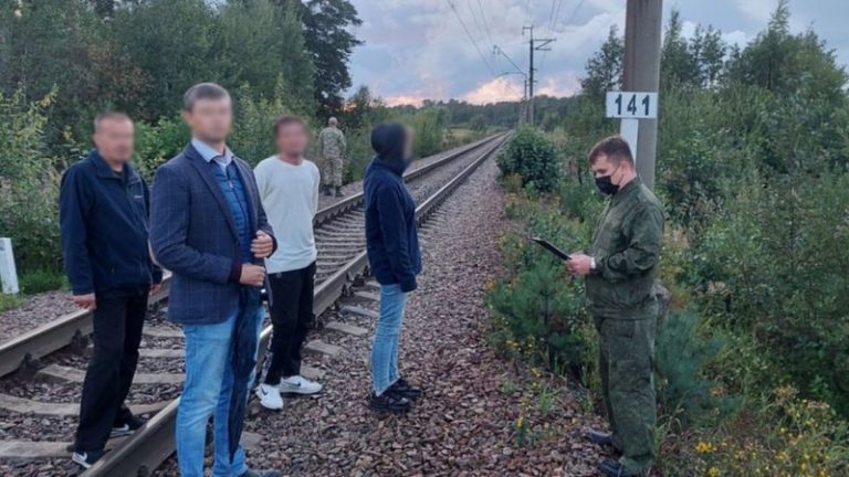 (ВИДЕО) На северо-западе России задержаны две семейные пары. По данным следствия, они поклонялись сатане и совершали жертвоприношения