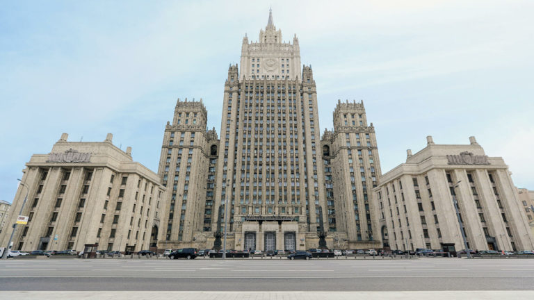 Россия высылает сотрудников из посольств Румынии и Болгарии в Москве