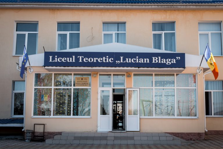 В Тираспольском лицее «Лучиан Блага» приостановлена деятельность на 3 месяца. Омбудсмен обратилась к министру, чтобы защитить права учеников