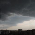 Грозы, ливни и град: в Молдове на ночь объявили желтый код 