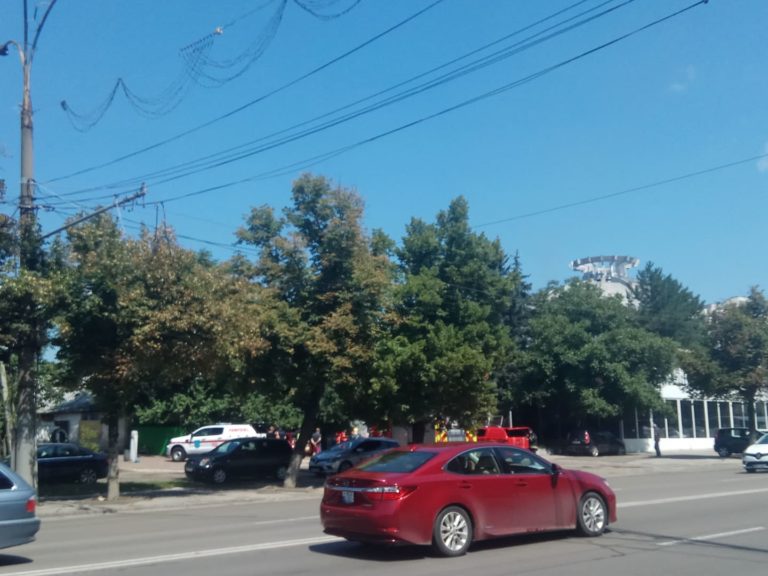 Пожар возле цирка в Кишиневе. На место выехали четыре спецмашины