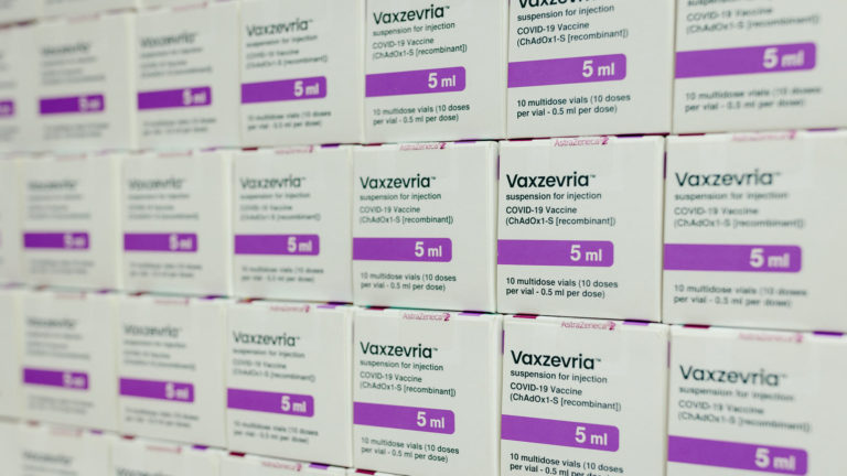 Молдова получила очередную партию вакцины AstraZeneca. Всего 30 000 доз