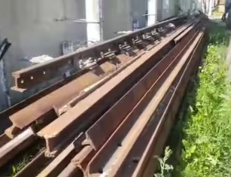 (ВИДЕО) В Бричанах обнаружили похищенный товар от ЖДМ в размере одного млн леев. Под следствием экономический агент
