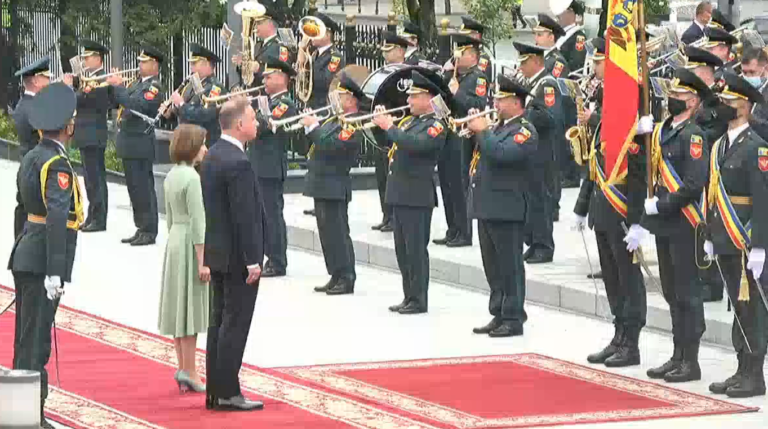 (LIVE/Официальная церемония) Президент Республики Польша прибыл в Молдову