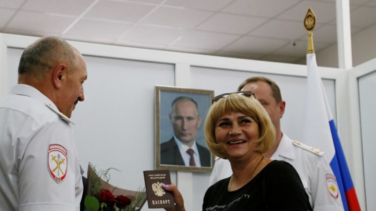 Путин разрешил чиновникам иметь второе гражданство