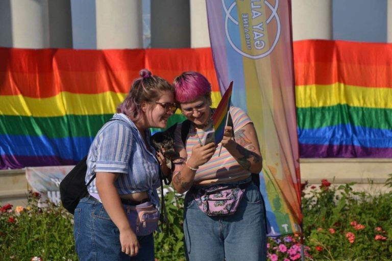 Шествие за «традиционные семейные ценности» против марша равенства. Как в Одессе прошел ЛГБТ Прайд