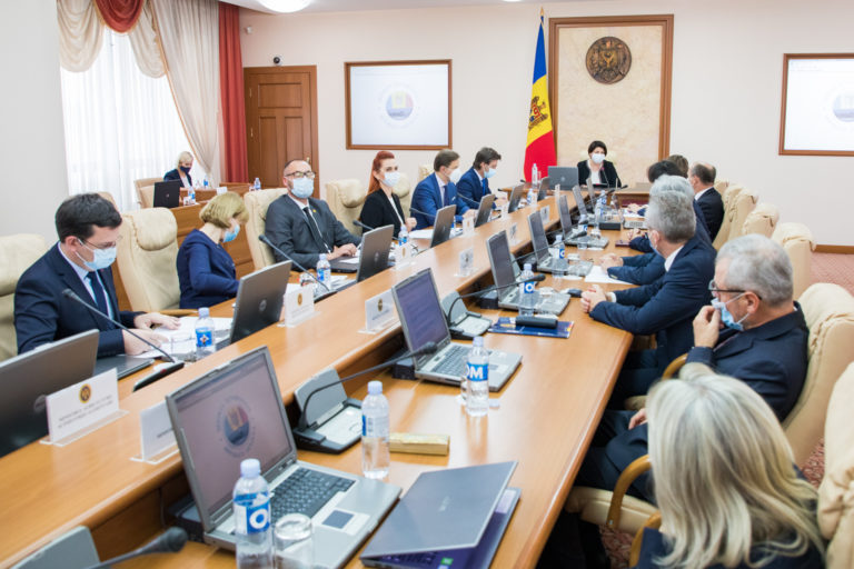 Молдова с сентября отзывает четырех послов