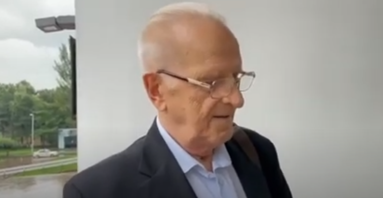 (ВИДЕО) Депутат BECS Эдуард Смирнов «олеакэ» почитал программу правительства Гаврилицы