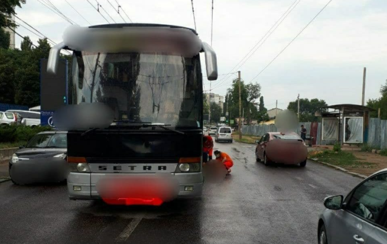 Авария на Ботанике. Под колесами автобуса умер пожилой человек