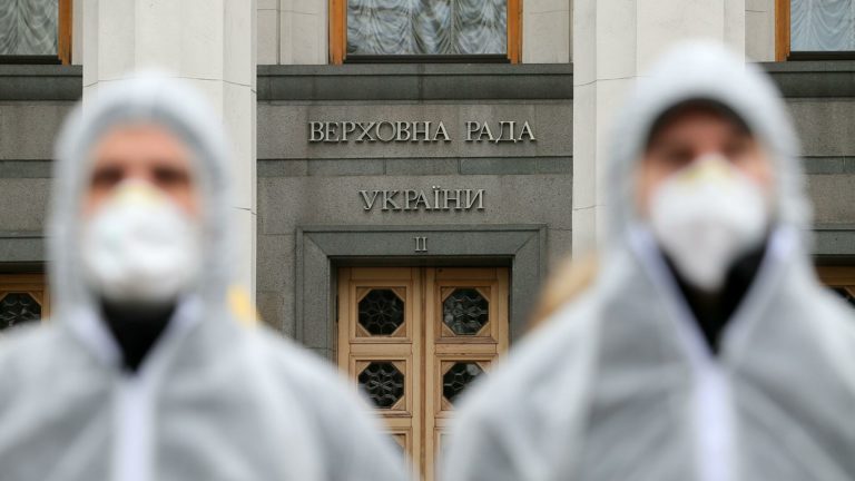 Верховная Рада Украины приняла закон об олигархах. Им запретили финансировать партии и участвовать в приватизации