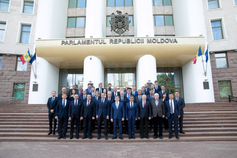 Президента УЕФА наградили «Медалью за демократию» Парламента Молдовы