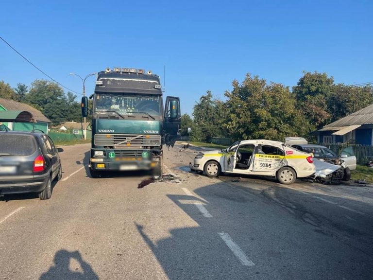 (ФОТО) Отправился на место аварии и попал в другую: патрульный полицейский получил множественные травмы