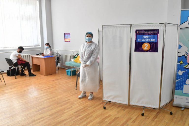 Мобильные группы вакцинации посетят завтра два ВУЗа Молдовы