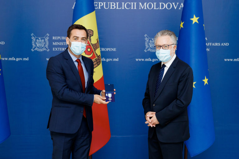 Посол Франции в Молдове награжден МИДЕИ медалью «Дипломатические заслуги» I степени