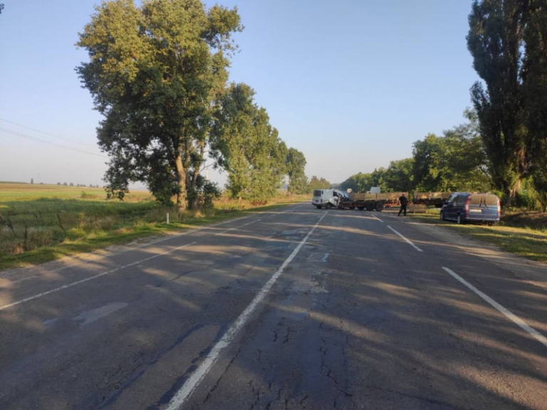 (ФОТО) ДТП в Бричанах: двое мужчин доставлены в больницу