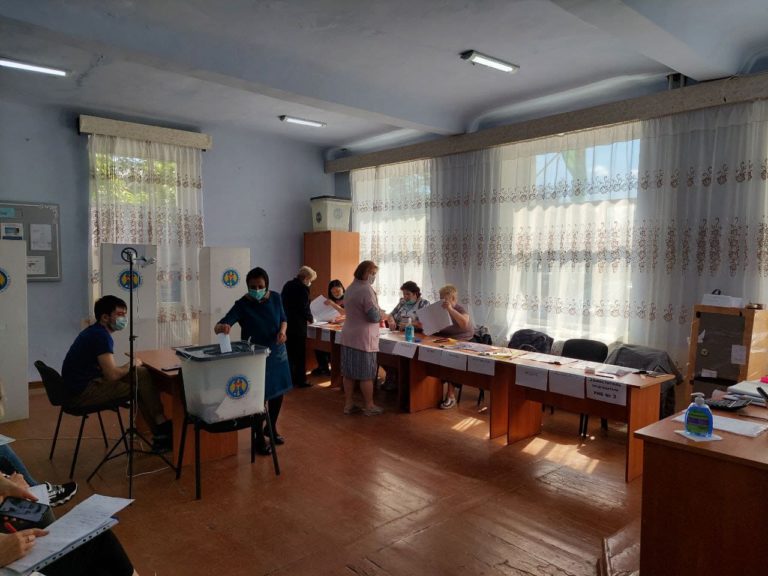 Явка по Гагаузии: К 12.00 проголосовали более 15% избирателей. Самая низкая явка в двух округах Комрата