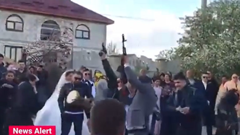 (ВИДЕО) Кадры стрельбы в воздух на молдавской свадьбе стали вирусными в Румынии. Что говорит полиция соседнего государства?