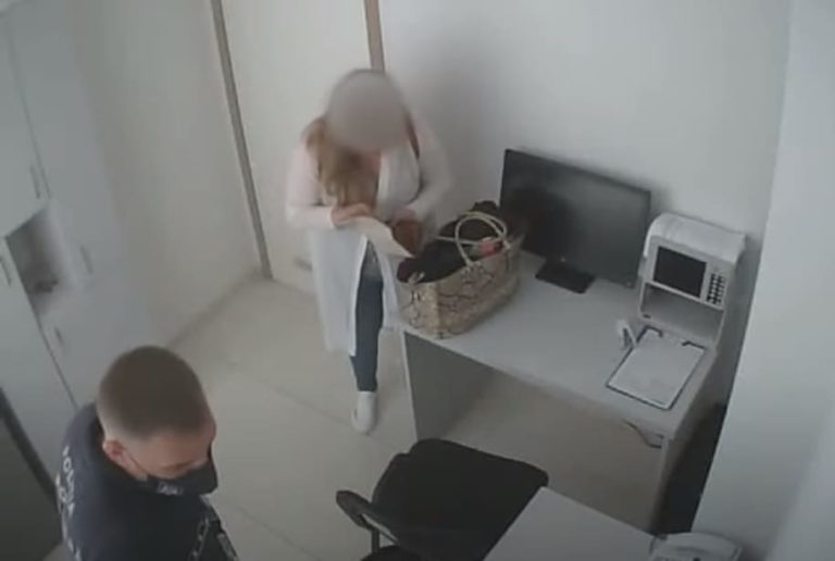 ВИДЕО: CNA опубликовали кадры коррупционной схемы пограничников Кишиневского аэропорта