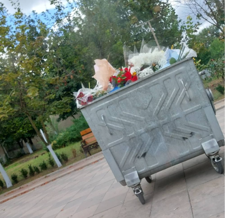 СЕГОДНЯ ТАК: Снова в школу, Платон и Кавкалюк в розыске, новые правила посещения кафе, отставки продолжаются