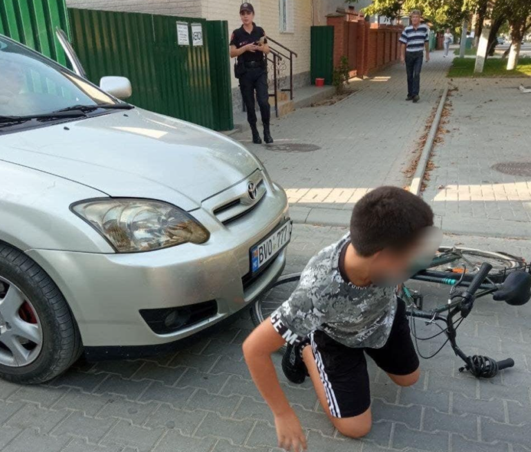 В Комрате машина сбила несовершеннолетнего велосипедиста