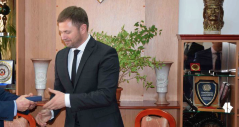 Директор Службы по предупреждению и борьбе с отмыванием денег подал в отставку