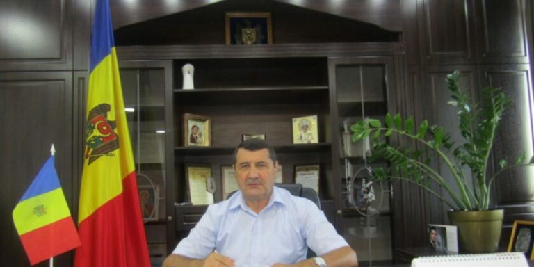 Одновременно руководил Флорештским районом и частной компанией. И получил третье предупреждение ANI