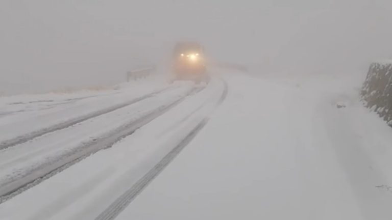 (ВИДЕО) Зима близко. В Трансфэгэрашане пошел первый снег