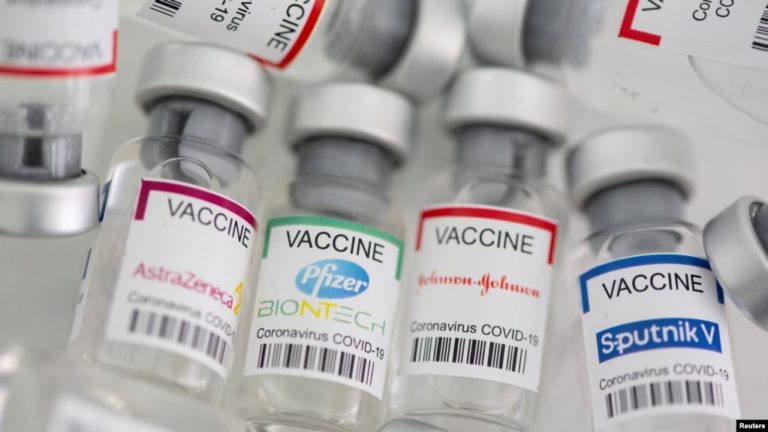 Британские СМИ: агенты РФ похитили данные о вакцине AstraZeneca