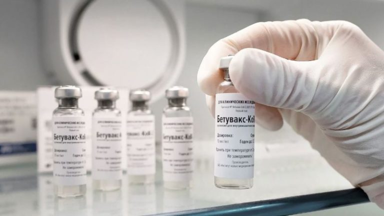 В России начали испытания новой вакцины от Covid-19